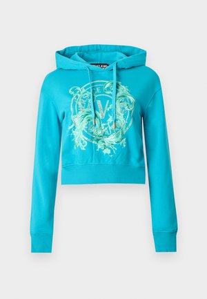 Sweat à capuche court turquoise avec manches longues, capuche à cordon de serrage et logo graphique décoratif centré sur la poitrine.