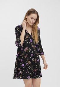 Vero Moda SIMPLY EASY 3/4  - Vestido camiseiro - black