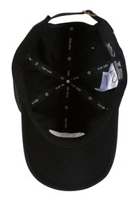 Căciulă de baseball neagră cu un design structurat, având o vizieră plată și o curea ajustabilă. Interiorul este marcat cu etichete "PLAY HARD" și un eticheta din material.