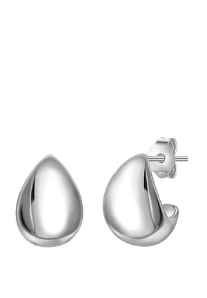 Boucles d'oreilles en argent en forme de goutte avec une finition brillante et une texture lisse, dotées d'une tige et d'un fermoir papillon.