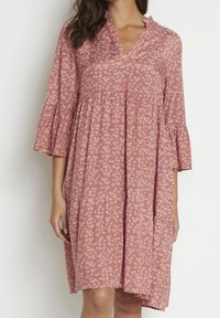 Kaffe Vapaa-ajan mekko - light red
