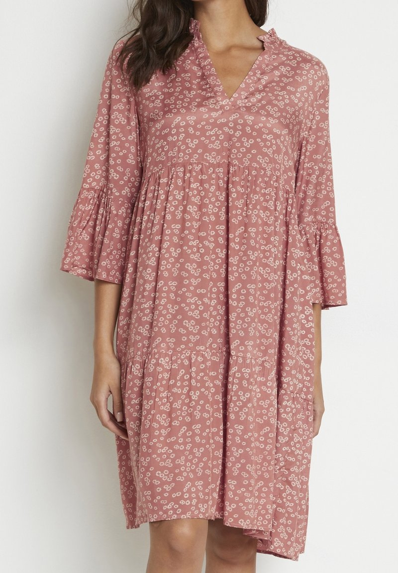 Kaffe Vapaa-ajan mekko - light red