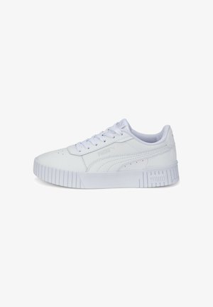 Weißer Sneaker mit Obermaterial aus glattem Leder, runder Spitze und dicker, gerippter Sohle. Verfügt über eine Schnürung und ein seitliches Branding-Detail.