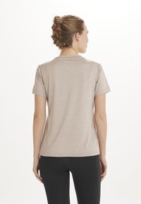 Endurance MAJE - T-shirt till träning - warm taupe