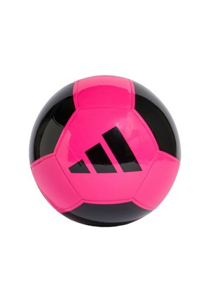 Glänzender rosa-schwarzer Adidas-Fußball mit drei schwarzen diagonalen Streifen auf einem einfarbigen weißen Hintergrund.
