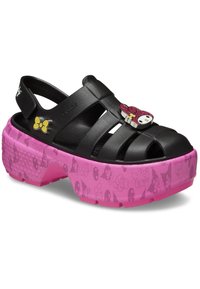 Infradito in plastica nera con design aperto, suola a fantasia rosa e charm decorativi che presentano un personaggio e un accento giallo.