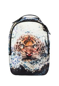 Rucksack mit einem kostbaren Tigergesicht-Design vor einem mehrfarbigen, abstrakten Hintergrund. Aus strapazierfähigem Stoff mit schwarzen Akzenten gefertigt.
