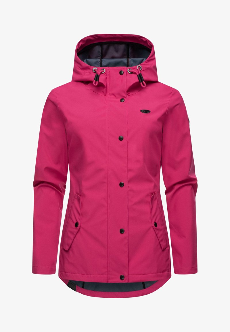 Veste rose imperméable avec capuche, dotée de boutons pression noirs, de poches latérales et d'un ourlet plus long à l'arrière pour une couverture supplémentaire.