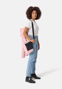 CASH-MERE PADDED MIT KAPUZE - Vinterjacka - pink