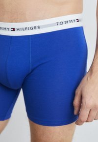 Tommy Hilfiger BRIEF 3 PACK - Calzoncillos - bright blue/grape valley/black