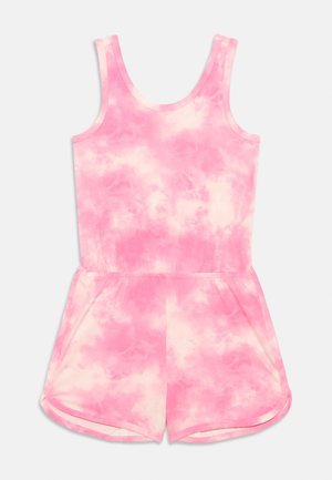 Roza tie-dye kombinezon iz mehkega materiala, brez rokavov in z elastičnim pasom. Ponaša se z ohlapnim krojem in kratkimi hlačami.
