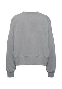 Felpa grigia con vestibilità rilassata, colletto e polsini a coste. Texture morbida, lunghezza corta e spalle scese per un comfort aggiuntivo.