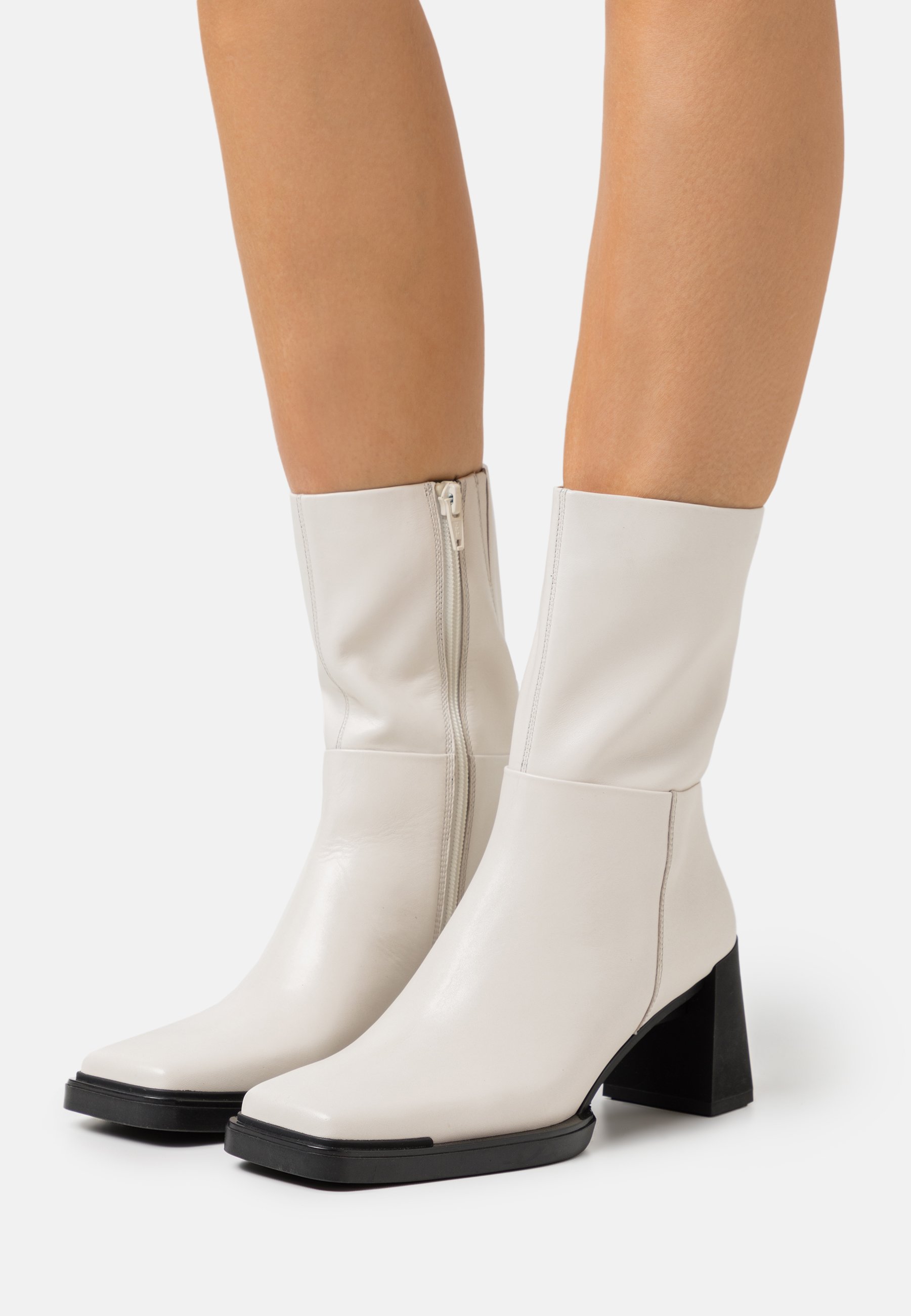 Witte VAGABOND SHOEMAKERS HEDDA Enkellaarzen | Omoda