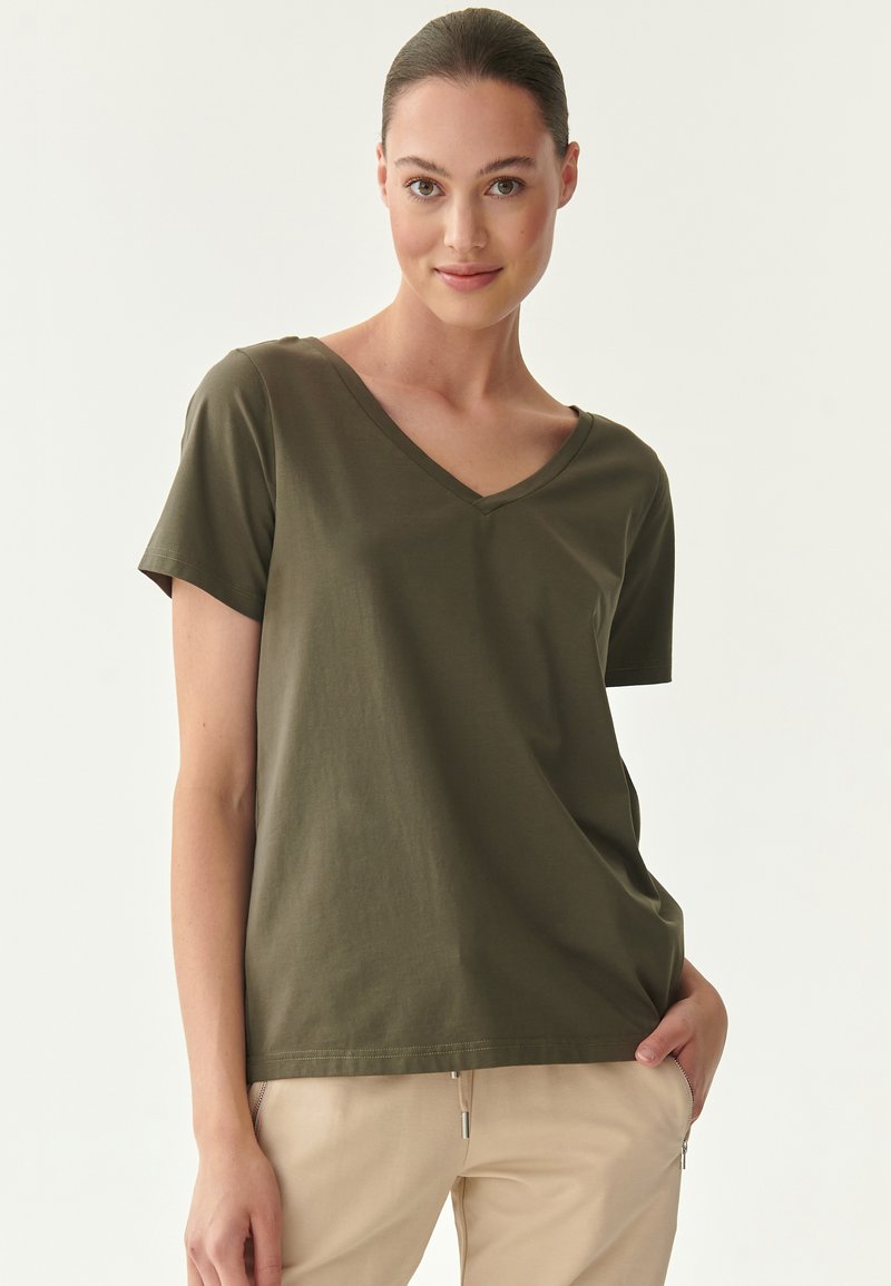 TATUUM NELISA - Lihtne T-särk - khaki green