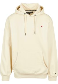 Sweat à capuche crème avec poche avant, cordons, poignets côtes et petit logo rouge sur la partie supérieure gauche de la poitrine, étiquette de la marque Rocawear à l'intérieur du col.