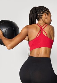 ICANIWILL DEFINE SEAMLESS V SHAPE BRA - Sportski grudnjak sa srednje jakom potporom - red cherry