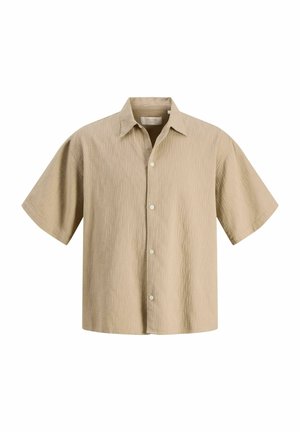 Camicia beige a maniche corte con bottoni, tessuto strutturato e colletto classico, mostrata su sfondo bianco.