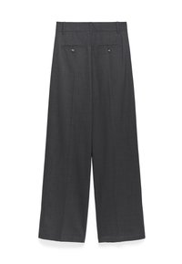 Wijde pantalons van donkergrijze stof, met een subtiele textuur, twee achterzakken met knoopsluitingen en een op maat gemaakte tailleband.