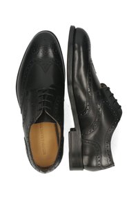 Scarpe da uomo in pelle nera con brogue, perforazioni decorative, chiusura con lacci e sottopiede beige firmato Melvin & Hamilton.