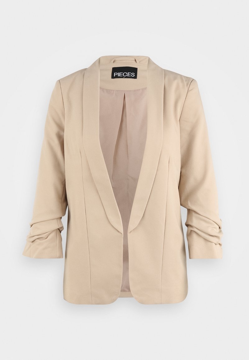Blazer beige pour femme avec manches trois-quarts froncées, devant ouvert et col à large revers, présenté sur fond blanc.