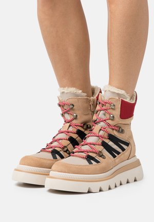 Tamaris, Bottines à lacets - camel