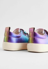 Next CHUNKY WITH TOUCH FASTENING - Beebijalatsid - rainbow metallic