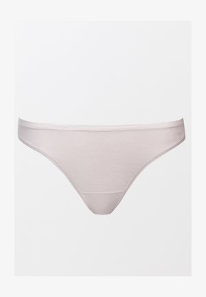 Lichtgrijze string gemaakt van zacht materiaal met een gladde textuur. Heeft een dunne tailleband en minimale stiksels.