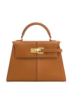 Sac à main en cuir marron avec poignée supérieure et fermeture à fermoir rectangulaire doré au centre avant.