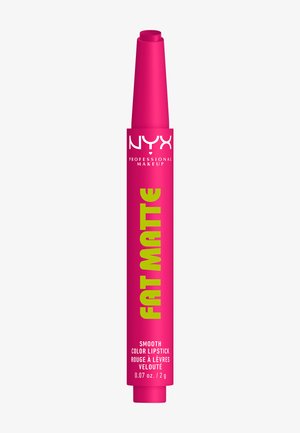 Crayon à lèvres Fat Matte de NYX Professional Makeup d'un rose vif avec un texte vert et blanc sur un fond clair uni.