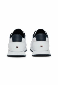 Tommy Hilfiger RUNNER EVO - Sneakers basse - white