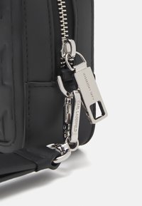 KARL LAGERFELD LOOM LEA VANITY CASE - Wash bag - black