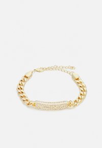 Zlato obarvana zapestnica z masivnim verižnim dizajnom in pravokotnim središčem, okrašenim s prozornimi rhinestones, teksturirano površino in nastavljivo spono.