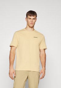 Patagonia LOGO - Tricou cu imprimeu - beeswax tan