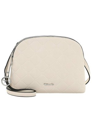 Crèmekleurige doorgestikte crossbodytas met een rits aan de bovenkant, een dunne band en een klein zilveren merklogo aan de voorkant.