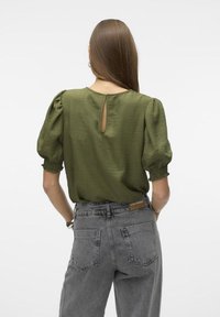 Vero Moda VMMELONEY SMOCK - Majica kratkih rukava s printom - cypress