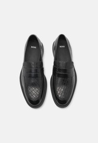BOSS LARRY - Zapatos sin cordones - black