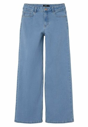 Pantalones vaqueros de pierna ancha en denim azul claro, con un diseño clásico de cinco bolsillos, trabillas para cinturón y un dobladillo recto. Textura suave.
