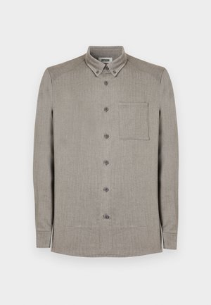 Vaaleanharmaasta kankaasta valmistettu pitkähihainen nappipaita, jossa on hienovarainen tekstuuri, tavallinen kaulus ja rintatasku.