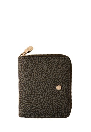 Portafoglio quadrato di colore marrone scuro con motivo a stampa leopardo nero, zip dorata e piccola targhetta rotonda dorata sul davanti.