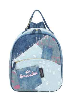 Zainetto in denim patchwork con tasca frontale con cerniera, marchiato "Tua Braccialini" ricamato con filo rosa.