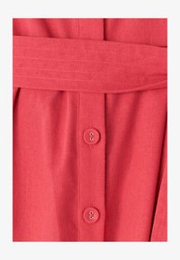 Unausgewählt, red