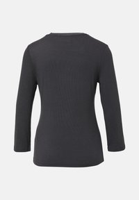 Dunkelgraues Langarmshirt, gerippte Textur, runder Ausschnitt, taillierte Form und seitliche Schlitzdetails. Rückansicht ohne sichtbare Nähte oder Etiketten.