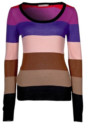Gebreide trui met lange mouwen en horizontale strepen in rood, paars, roze, bruin, beige en zwart, met een zwarte ronde halslijn.
