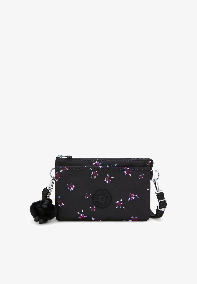Borsa in tessuto nero con stampa floreale in viola e bianco. Presenta una chiusura con zip, un etichetta con il logo e un charm a forma di scimmia pelosa attaccato.