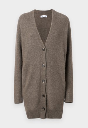 Brązowy wełniany kardigan z dekoltem w serek, długimi rękawami i pięcioma guzikami z przodu. Posiada ściągacze przy mankietach i hemie. Miękka struktura i luźny krój.