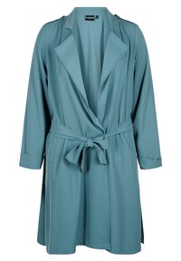 Cappotto blu chiaro fino al ginocchio con ampi risvolti, maniche lunghe, tasche laterali e una cintura in tessuto annodata in vita.
