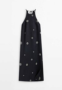 Svart halterneck maxi-klänning med broderade cirkulära mönster i silver. Har en knytning vid nacken och en sidoklyvning för enkel rörelse.