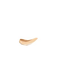 Campione di trucco color crema beige chiaro con una texture liscia e una leggera lucentezza, modellato in una forma curva su uno sfondo bianco.