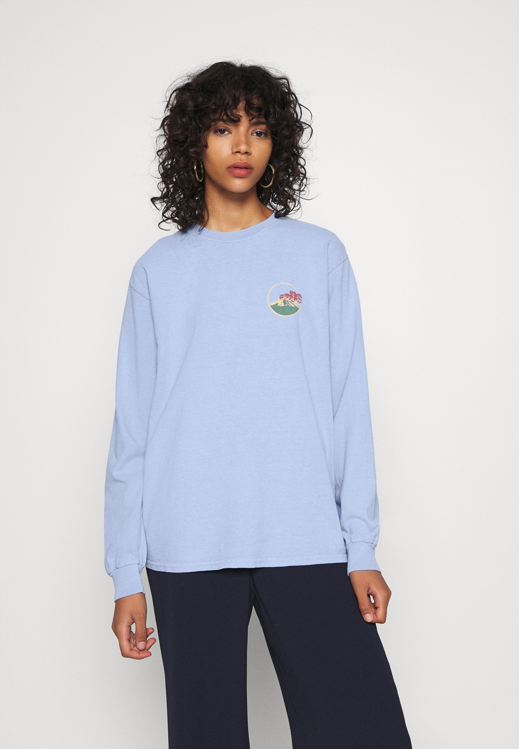 long sleeve skate top