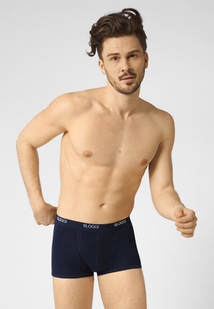 Boxer shorts SLOGGI blu navy con una texture liscia, vita elastica con logo del marchio e design aderente. Modello in posa su uno sfondo neutro.